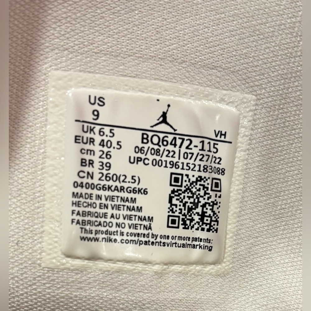Gray & White Air Jordan Sneakers – Iconic Style, All-Day Comfort - Picture 5 of 6